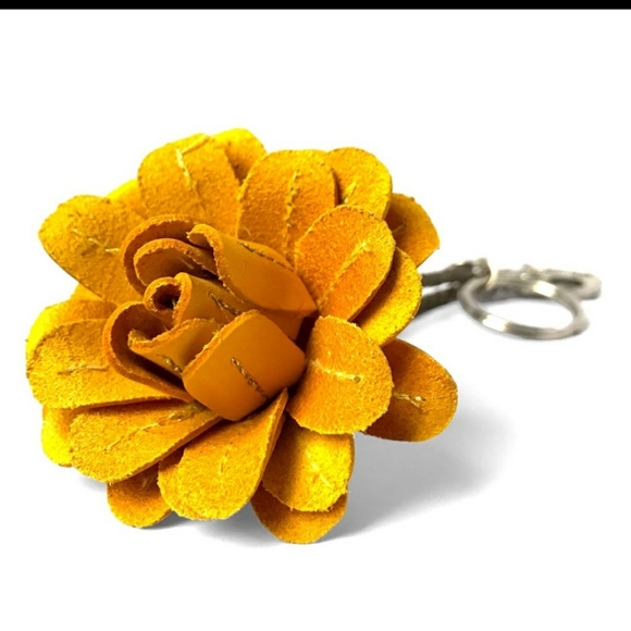 Gorgeous Handmade Handcrafted Genuine Leather Rose Keychain Keyrin - Picture 1 of 5